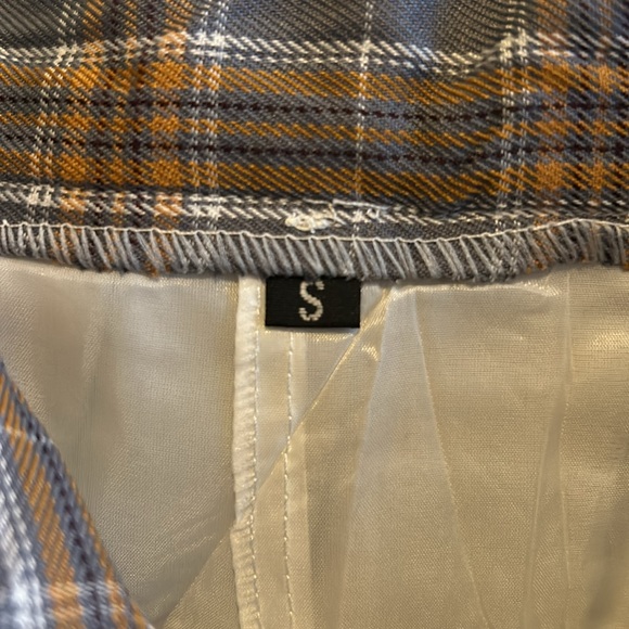 Gray/Yellow Tartan Plaid Pleated Skirt Size Small - Picture 3 of 3